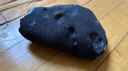 Een zeldzame 4,6 miljard jaar oude meteoriet, die er al is sinds het begin van het zonnestelsel, raakt een huis in de VS