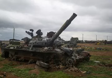 Oekraïense FPV-drones vallen Russische tanks, pantservoertuigen ...