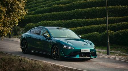 Een smaragd onder de elektrische auto's: Xiaomi heeft de SU7 Ultra sedan onthuld in luxueuze groene kleur