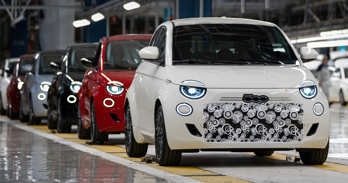 De Klassieke Fiat 500 Omarmt de Hybride Innovatie: Een Moderne Benadering De Nieuwe Avonturen van de Iconische Fiat 500: Nu in Hybride Versie