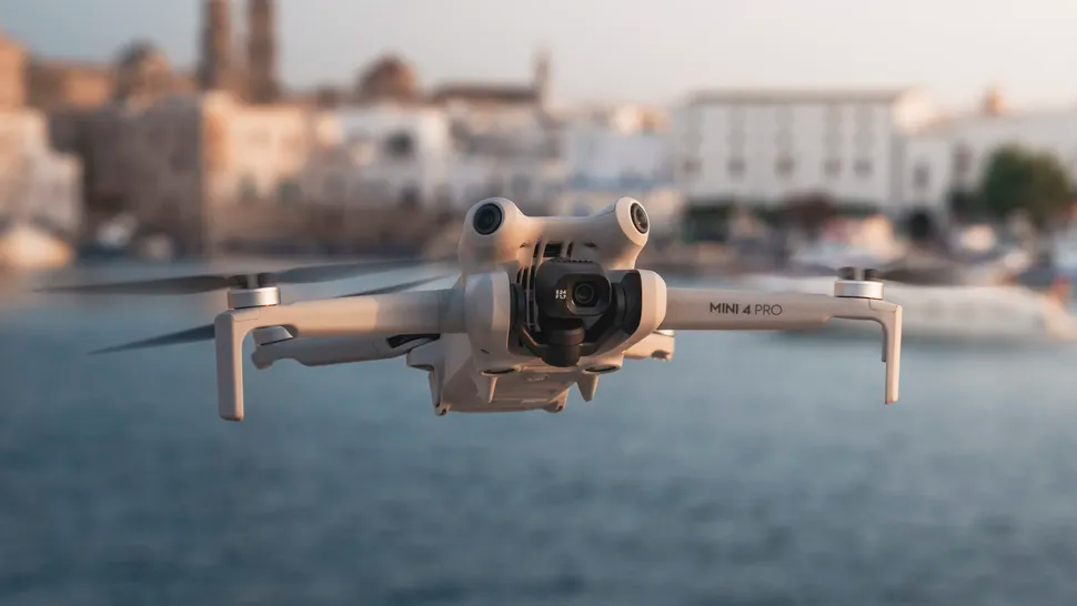 DJI heeft de lichtgewicht Mini 4 Pro quadcopter onthuld met een 48MP camera, 4K ondersteuning en OcuSync 4.0, met een prijs vanaf 759 dollar. DJI heeft de lichtgewicht Mini 4 Pro quadcopter onthuld met een 48MP camera, 4K ondersteuning en OcuSync 4.0, met een prijs vanaf 759 dollar.