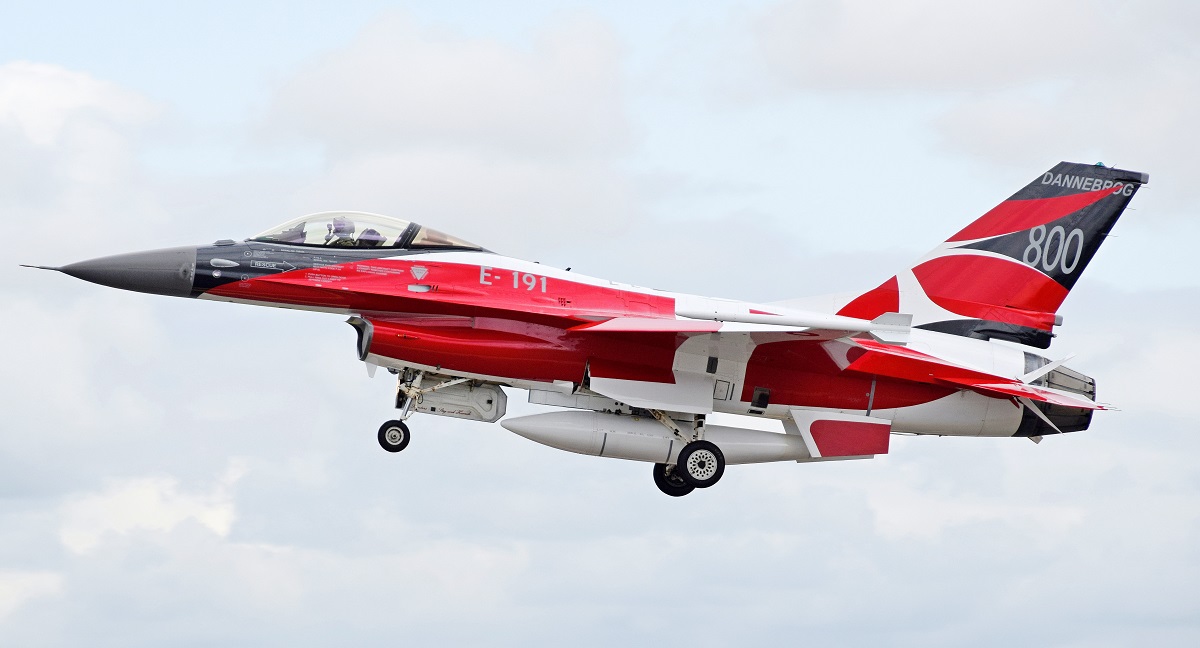 De VS willen Argentinië overhalen om voor $700 miljoen 24 Amerikaanse F-16 gevechtsvliegtuigen van Denemarken te kopen in plaats van Chinese JF-17's of Indiase Tejas. De VS willen Argentinië overhalen om voor $700 miljoen 24 Amerikaanse F-16 gevechtsvliegtuigen van Denemarken te kopen in plaats van Chinese JF-17's of Indiase Tejas.