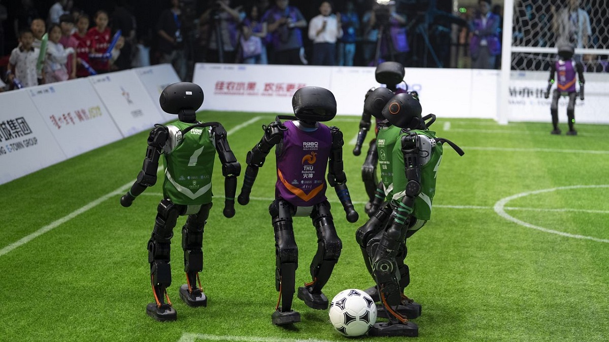 De toekomst van voetbal: humanoïden laten dribbelen en passen op een nieuw niveau Kunstmatige intelligentie op het veld: humanoïde robotvoetballers veranderen het spel