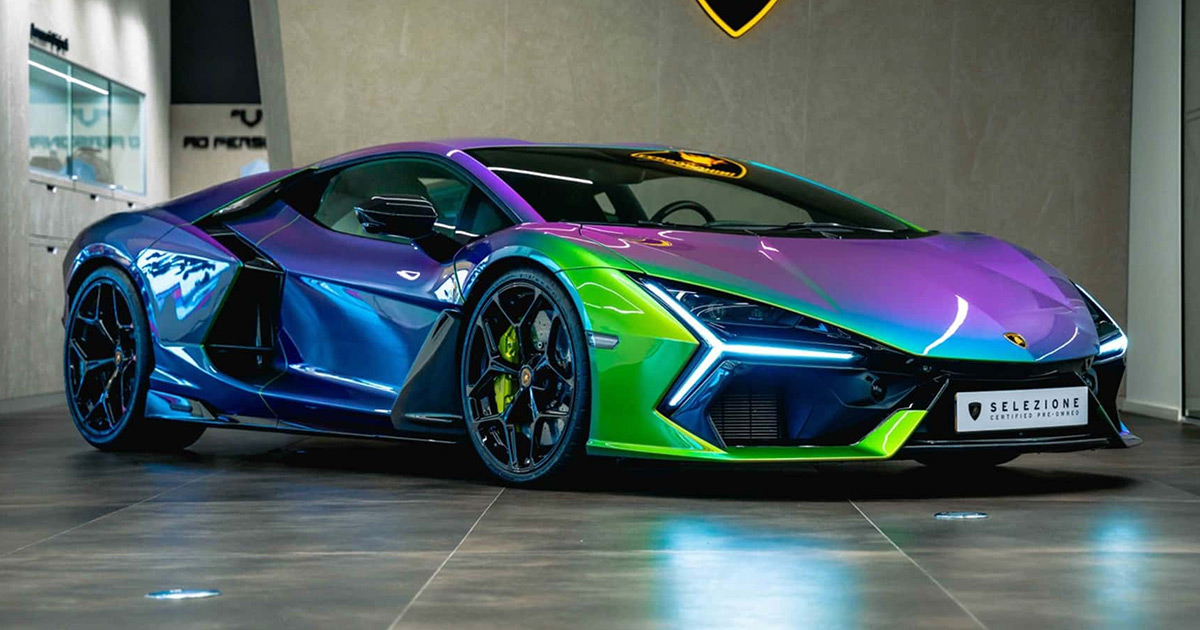 Thuis gisteren, kameleon vandaag: Introductie van de Lamborghini Revuelto Lamborghini Revuelto: De nieuwe supercar kameleon.