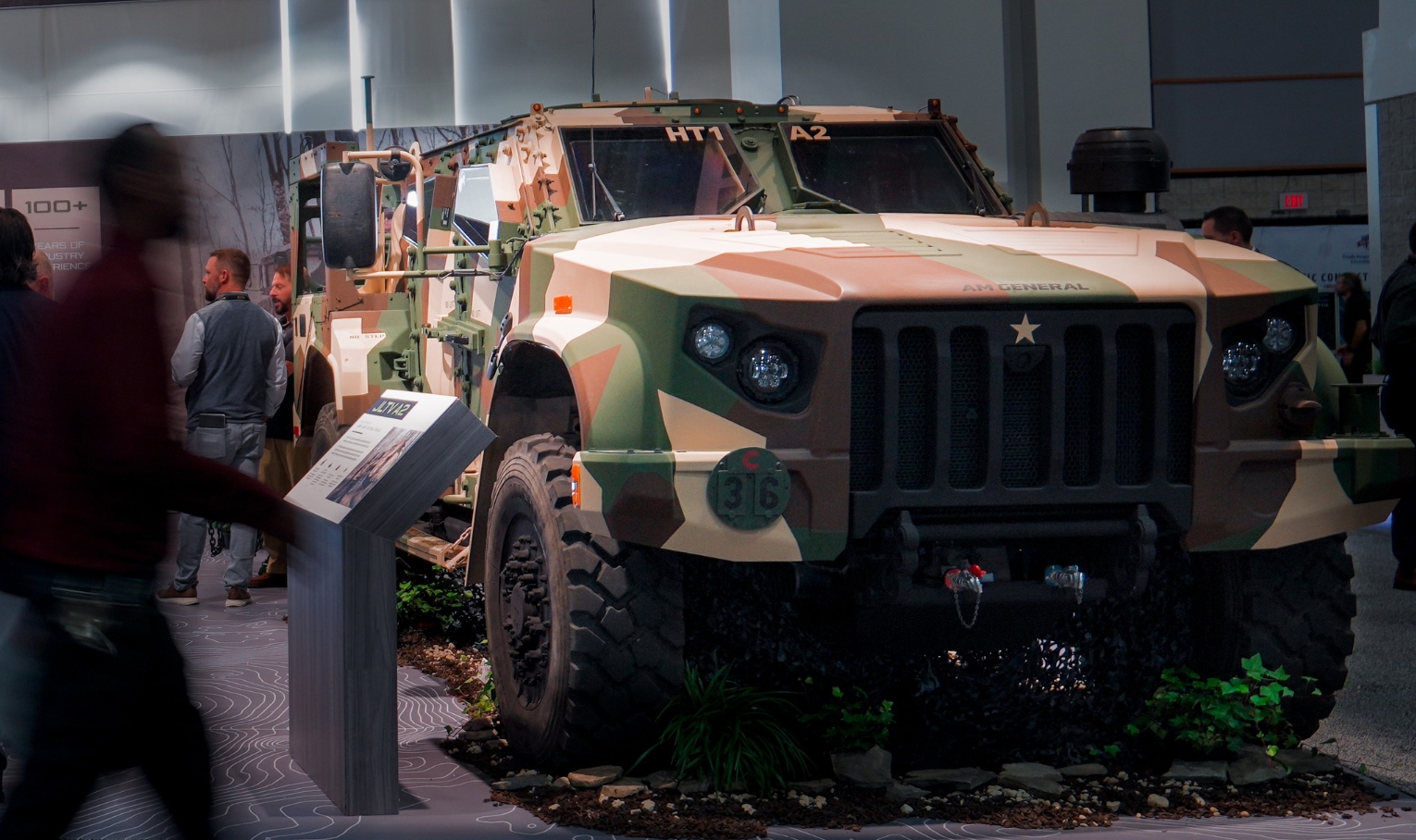 Technologische doorbraak: Hoe JLTV A2 de benadering van defensie zal veranderen Zweven over obstakels: Eerste indrukken van de JLTV A2