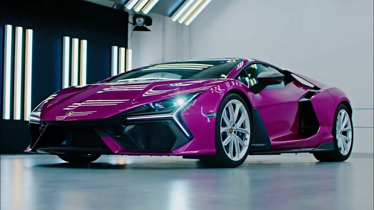 Revuelto: Lamborghini's Elektriserende Sprong in de Toekomst