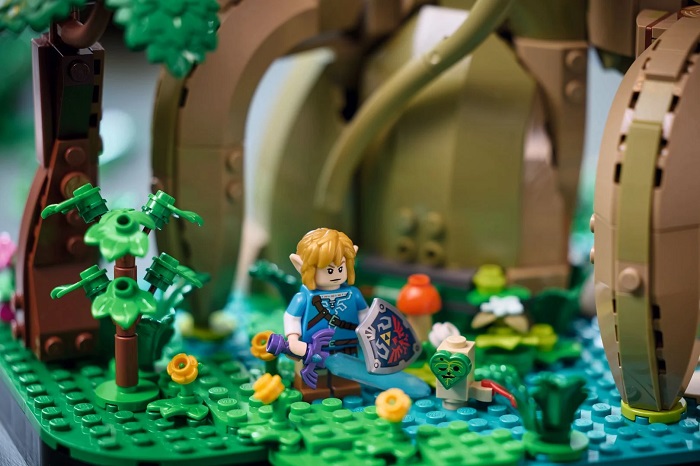 In een interessante samenwerking tussen Nintendo en LEGO is de eerste The Legend of Zelda themabouwer aangekondigd waarmee je twee varianten van de Grote Boom van Deku in elkaar kunt zetten.-3 In een interessante samenwerking tussen Nintendo en LEGO is de eerste The Legend of Zelda themabouwer aangekondigd waarmee je twee varianten van de Grote Boom van Deku in elkaar kunt zetten.-3