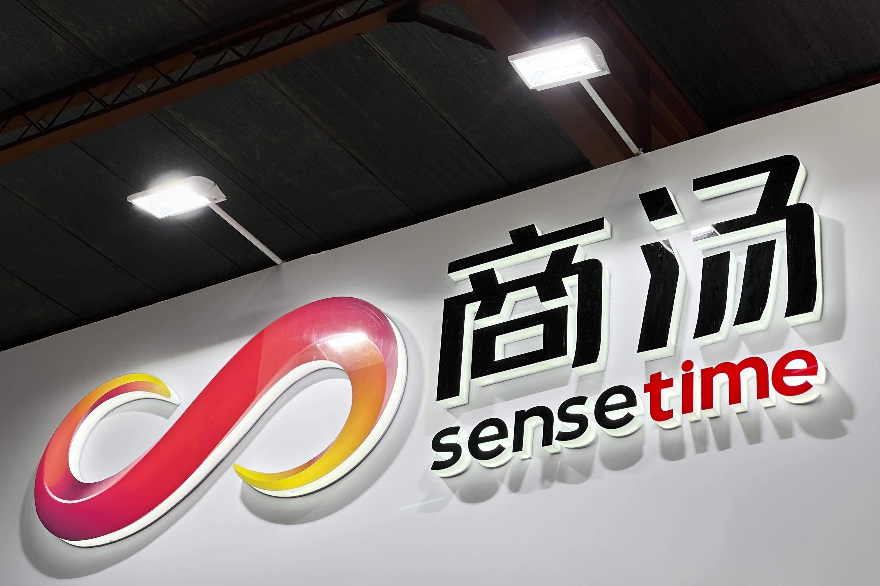 Aandelen van Chinese AI-gigant SenseTime dalen naar historisch dieptepunt na dood oprichter Aandelen van Chinese AI-gigant SenseTime dalen naar historisch dieptepunt na dood oprichter