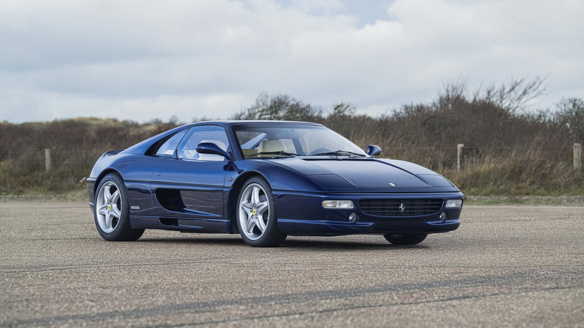 De Ferrari F355 GTS 1996 van Michael Schumacher. De Ferrari F355 GTS 1996 van Michael Schumacher.
