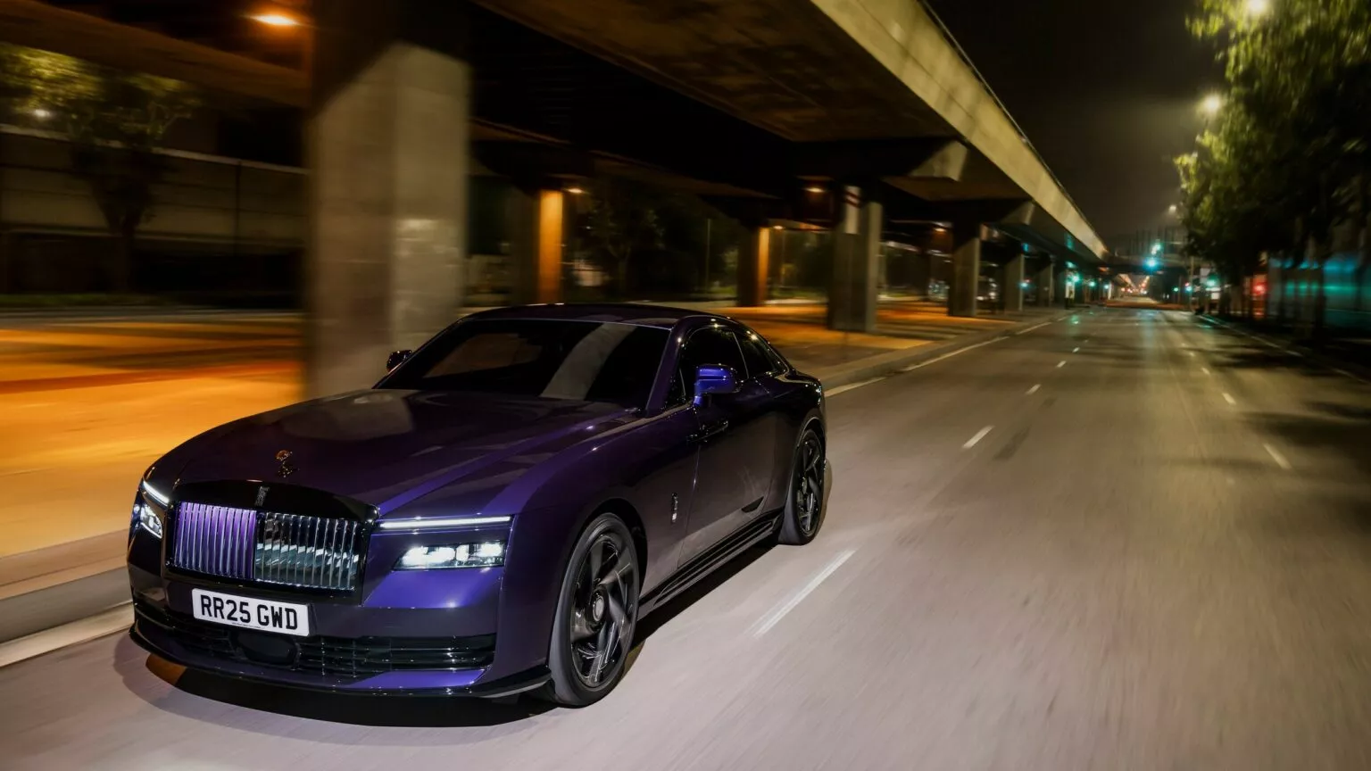 2025 Rolls-Royce Spectre Black Badge Achteraanzicht 2025 Rolls-Royce Spectre Black Badge Achteraanzicht