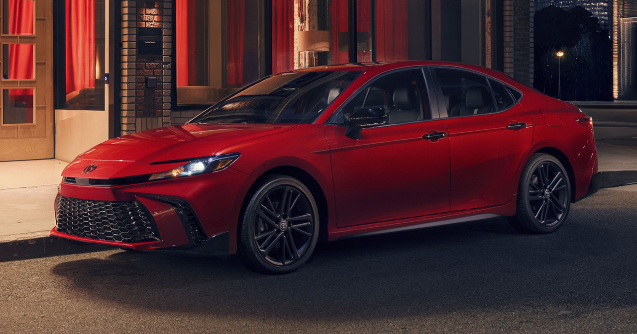 2026 Toyota Camry Nightshade Edition - vooraanzicht 2026 Toyota Camry Nightshade Edition - vooraanzicht