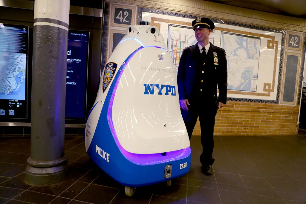 In New York City zal een robotagent patrouilleren in het metrostation Times Square-2 In New York City zal een robotagent patrouilleren in het metrostation Times Square-2