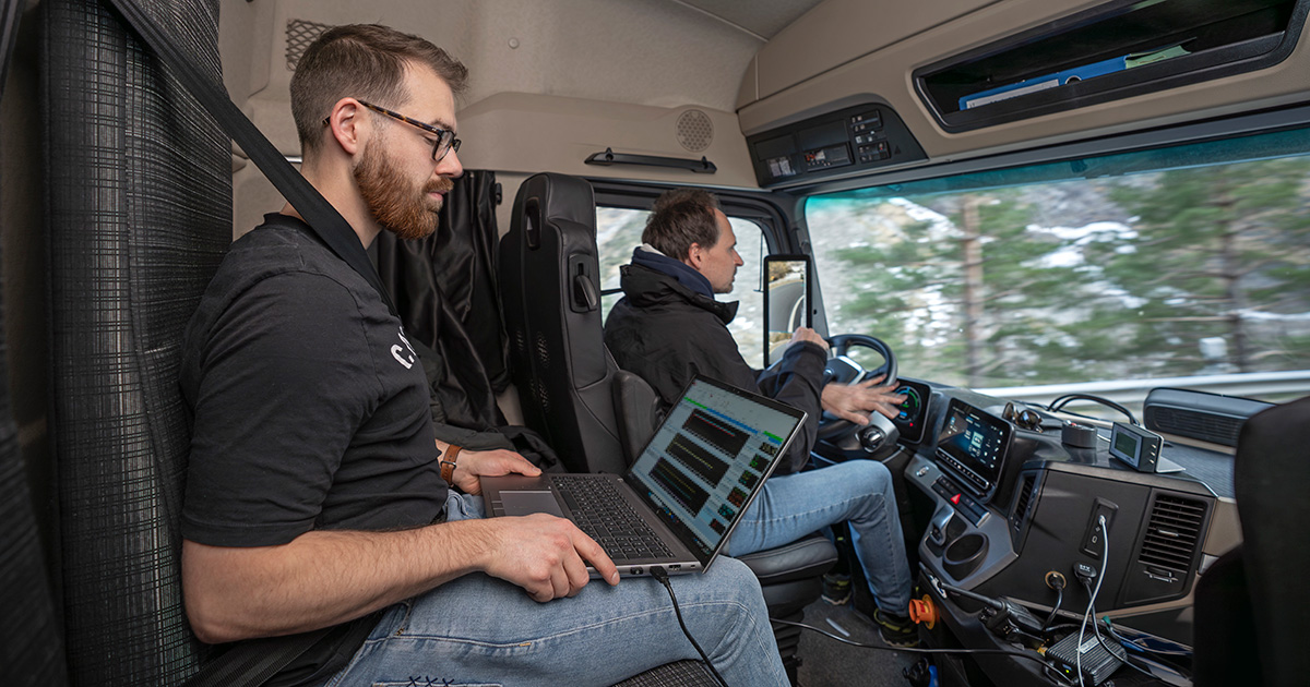 Mercedes-Benz GenH2 vrachtwagen op wintertest Mercedes-Benz GenH2 vrachtwagen op wintertest