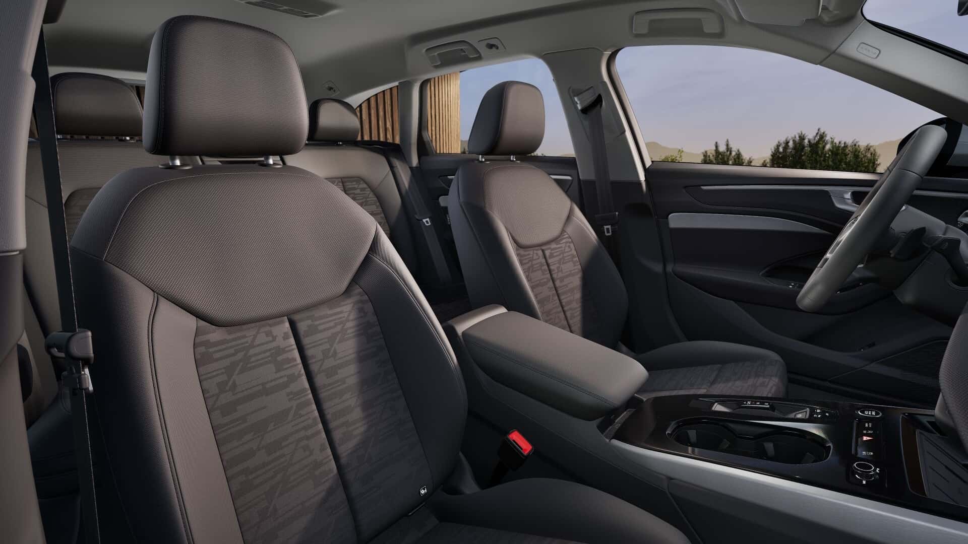 Interieur van de Audi A6 Avant in de basisconfiguratie Interieur van de Audi A6 Avant in de basisconfiguratie