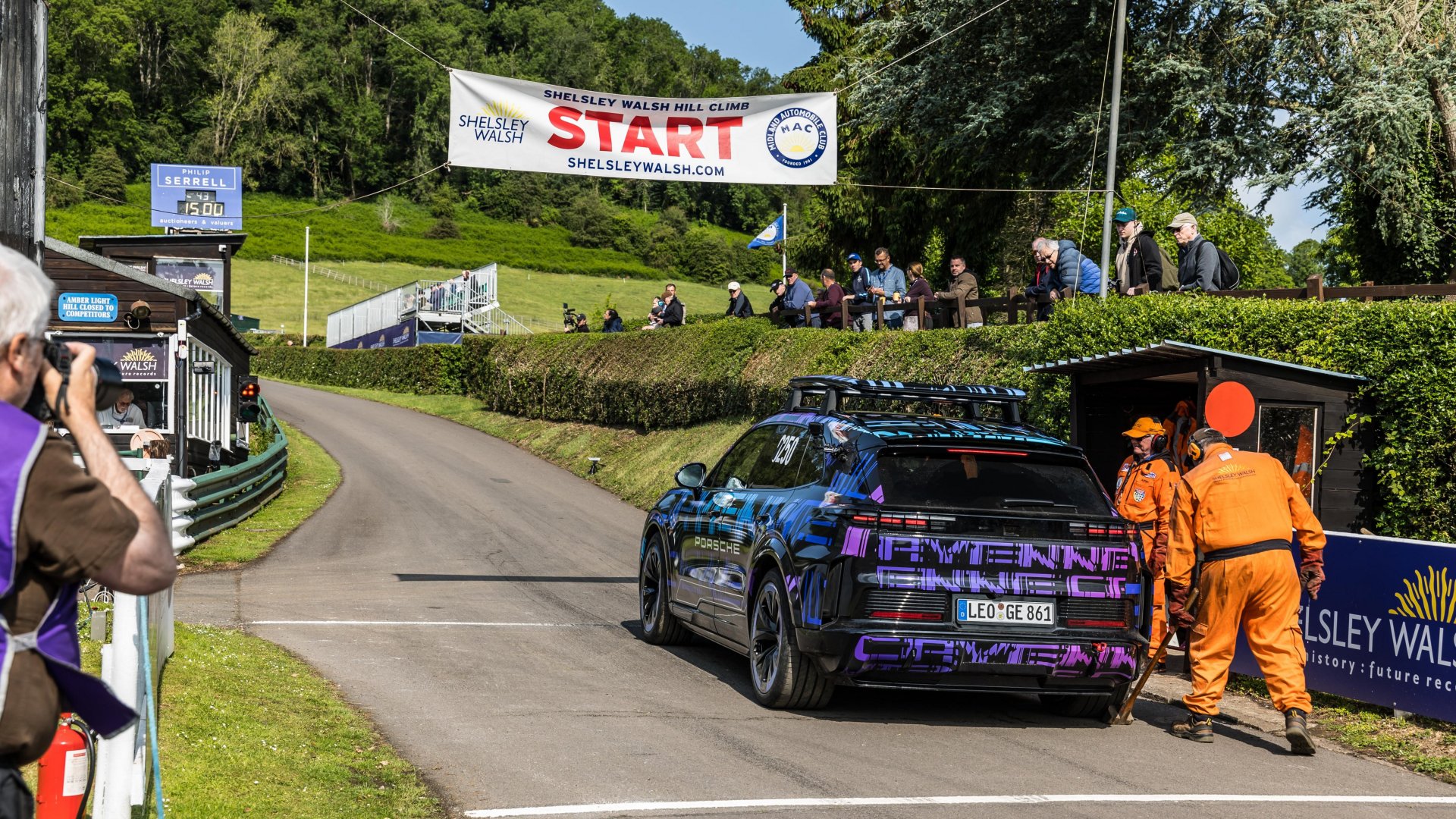 Gabriela Jilkova rijdt een elektrische Cayenne.