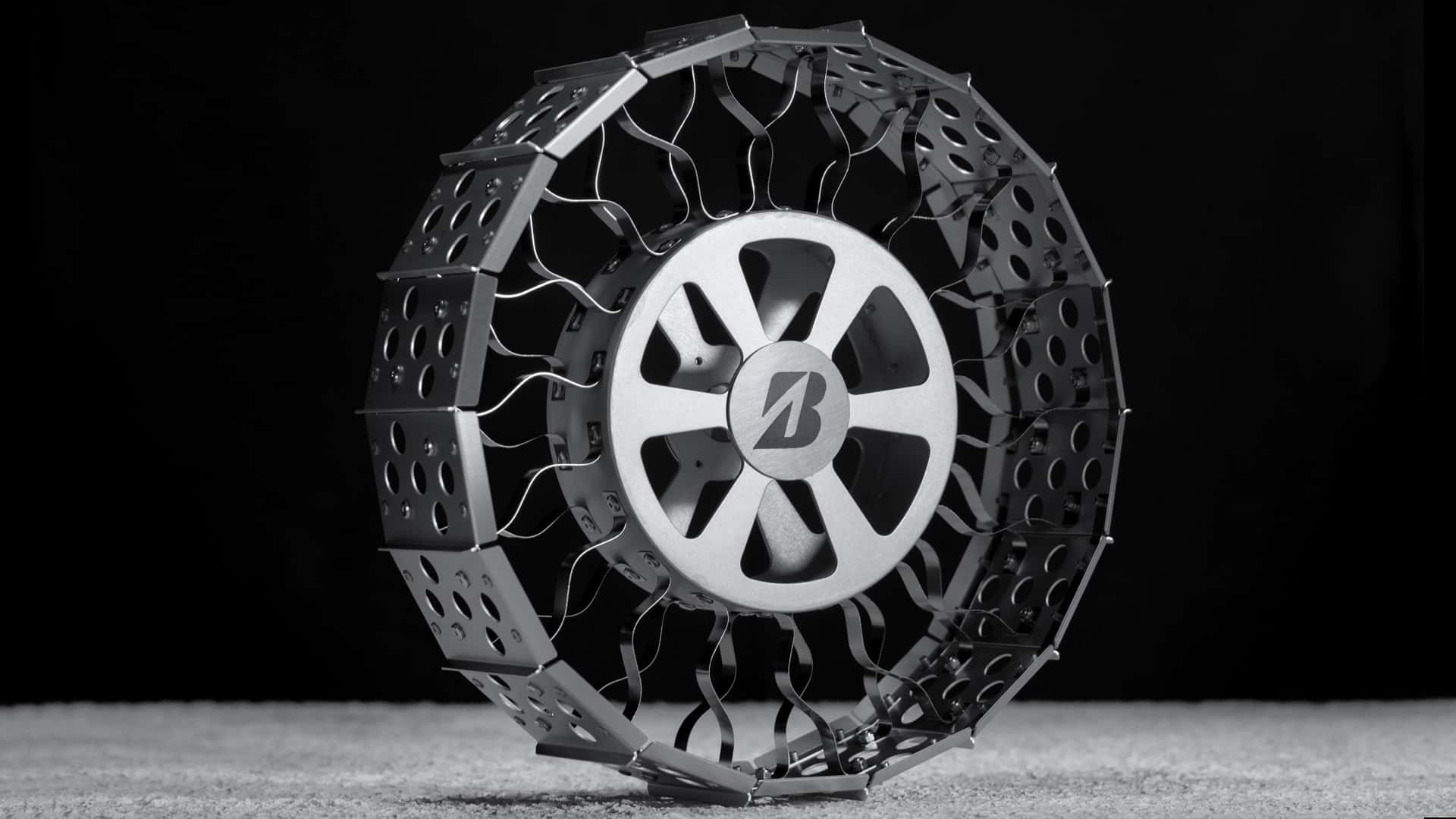 Bridgestone ruimtewiel voor middelgrote maanwandelaars Bridgestone ruimtewiel voor middelgrote maanwandelaars