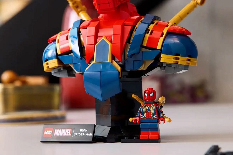 Spider-Man in een nano-pak. Spider-Man in een nano-pak.
