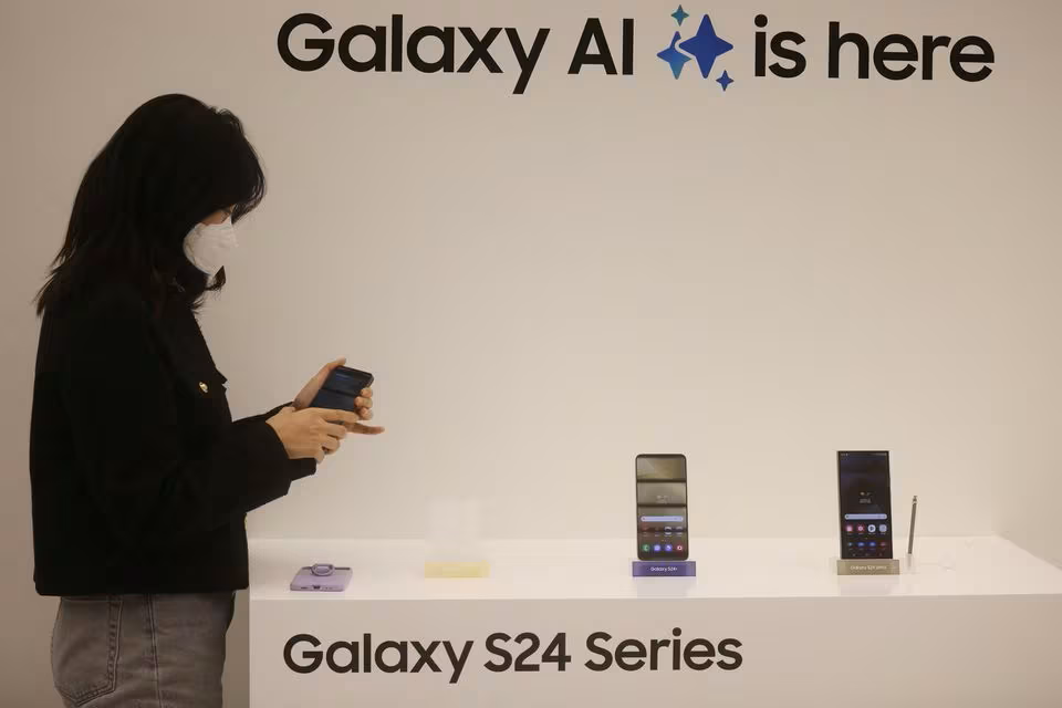 Baidu gaat zijn AI-assistent Ernie integreren in de nieuwe smartphones van Samsung om gesprekken in realtime te vertalen Baidu gaat zijn AI-assistent Ernie integreren in de nieuwe smartphones van Samsung om gesprekken in realtime te vertalen