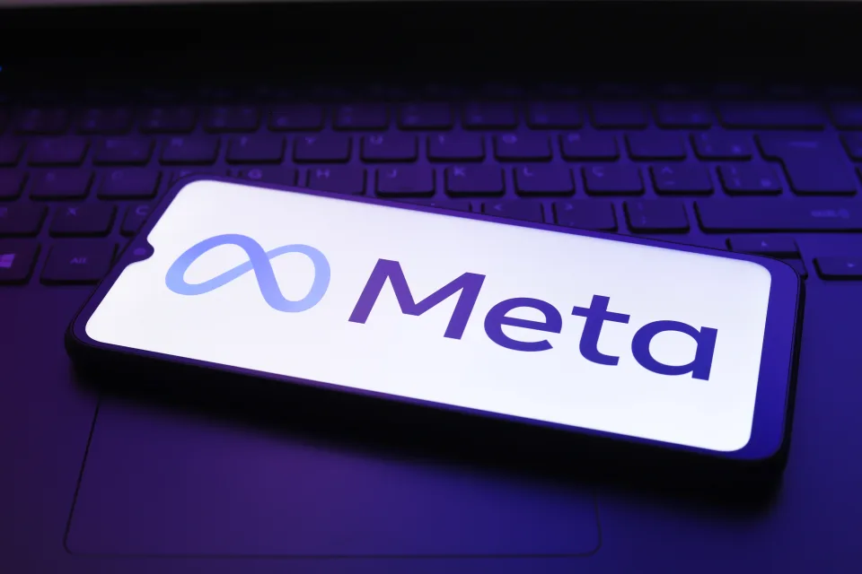 Meta-logo op een smartphone Meta-logo op een smartphone