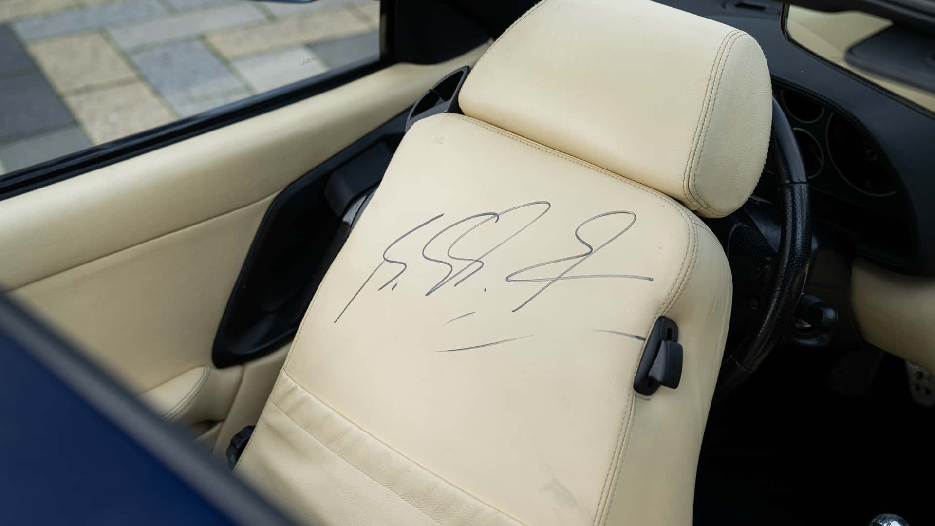 Details van de Ferrari F355 GTS van Michael Schumacher. Details van de Ferrari F355 GTS van Michael Schumacher.