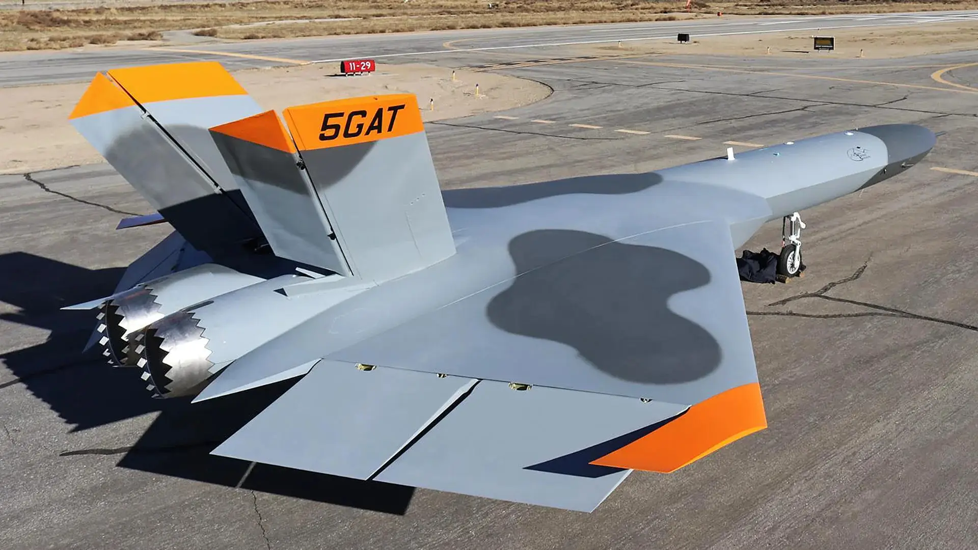 De VS gaat een 5GAT drone bouwen die het Russische Su-57 gevechtsvliegtuig van de vijfde generatie en China's J-20 nabootst. De VS gaat een 5GAT drone bouwen die het Russische Su-57 gevechtsvliegtuig van de vijfde generatie en China's J-20 nabootst.
