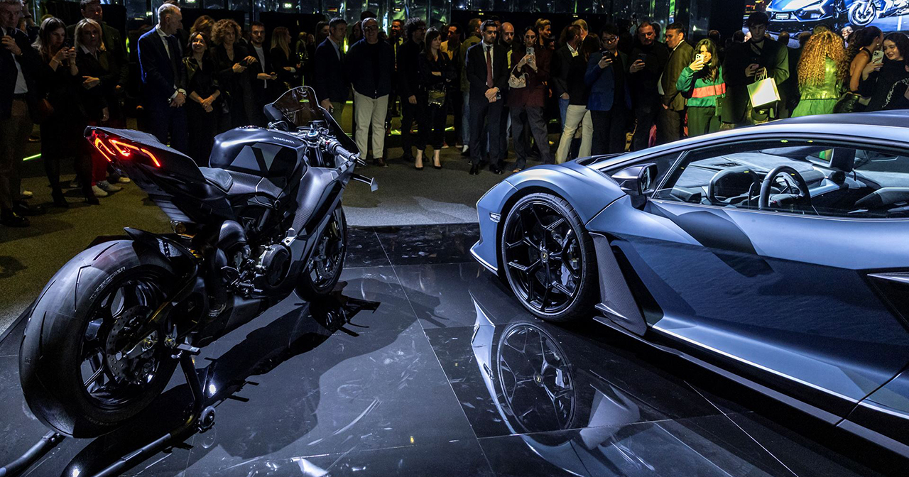 Een gezamenlijk project tussen Ducati en Lamborghini. Een gezamenlijk project tussen Ducati en Lamborghini.