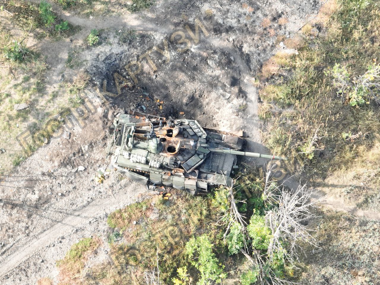 Russische gemoderniseerde T-90 "Breakthrough" tank kost tot 4,5 miljoen dollar vernietigd op zijn eigen mijnen samen met de nieuwe BMP-3M tank-2 Russische gemoderniseerde T-90 "Breakthrough" tank kost tot 4,5 miljoen dollar vernietigd op zijn eigen mijnen samen met de nieuwe BMP-3M tank-2