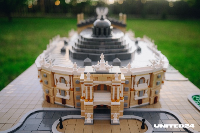 Lego Creators presenteerde samen met het United24 platform exclusieve sets gewijd aan de belangrijkste architectonische monumenten van Oekraïne-2 Lego Creators presenteerde samen met het United24 platform exclusieve sets gewijd aan de belangrijkste architectonische monumenten van Oekraïne-2