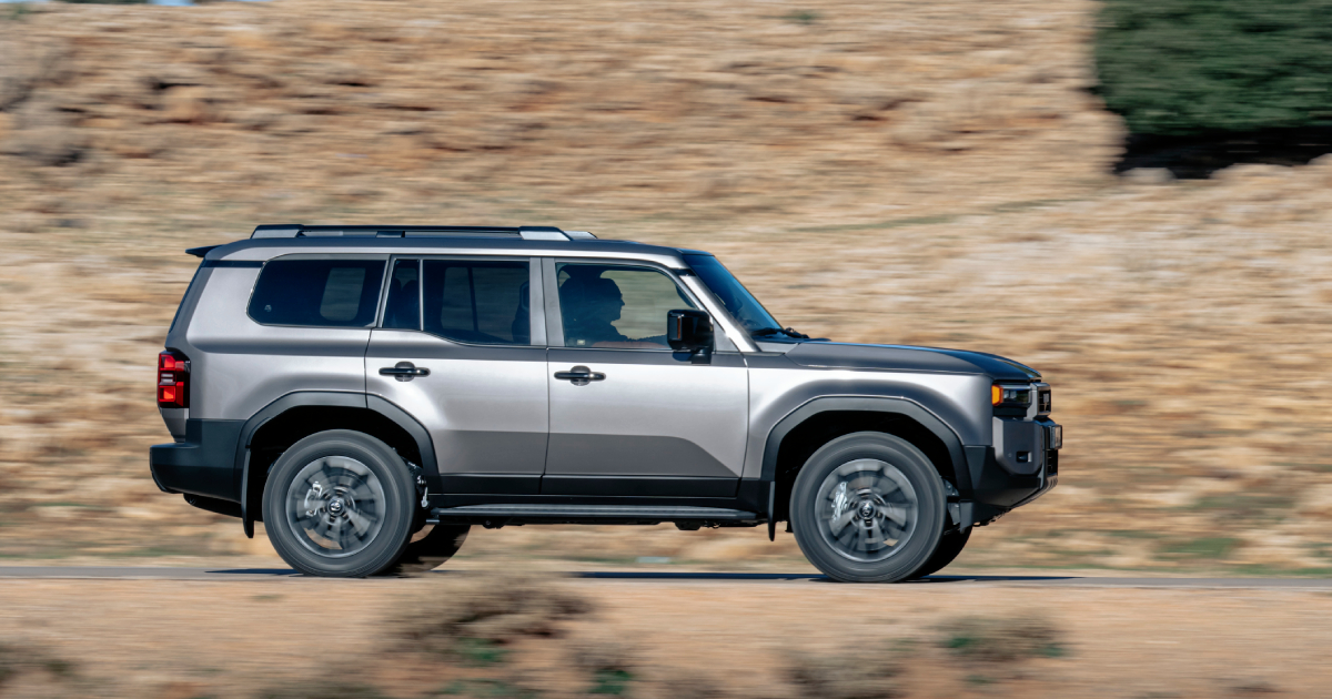 Nieuwe Toyota Land Cruiser J250 met vooraanzicht Nieuwe Toyota Land Cruiser J250 met vooraanzicht