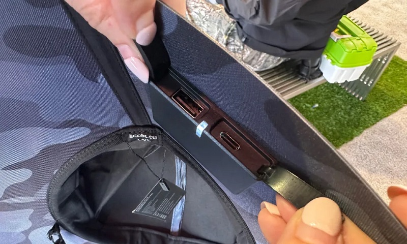 Gadgets opladen met een zonnehoed Gadgets opladen met een zonnehoed