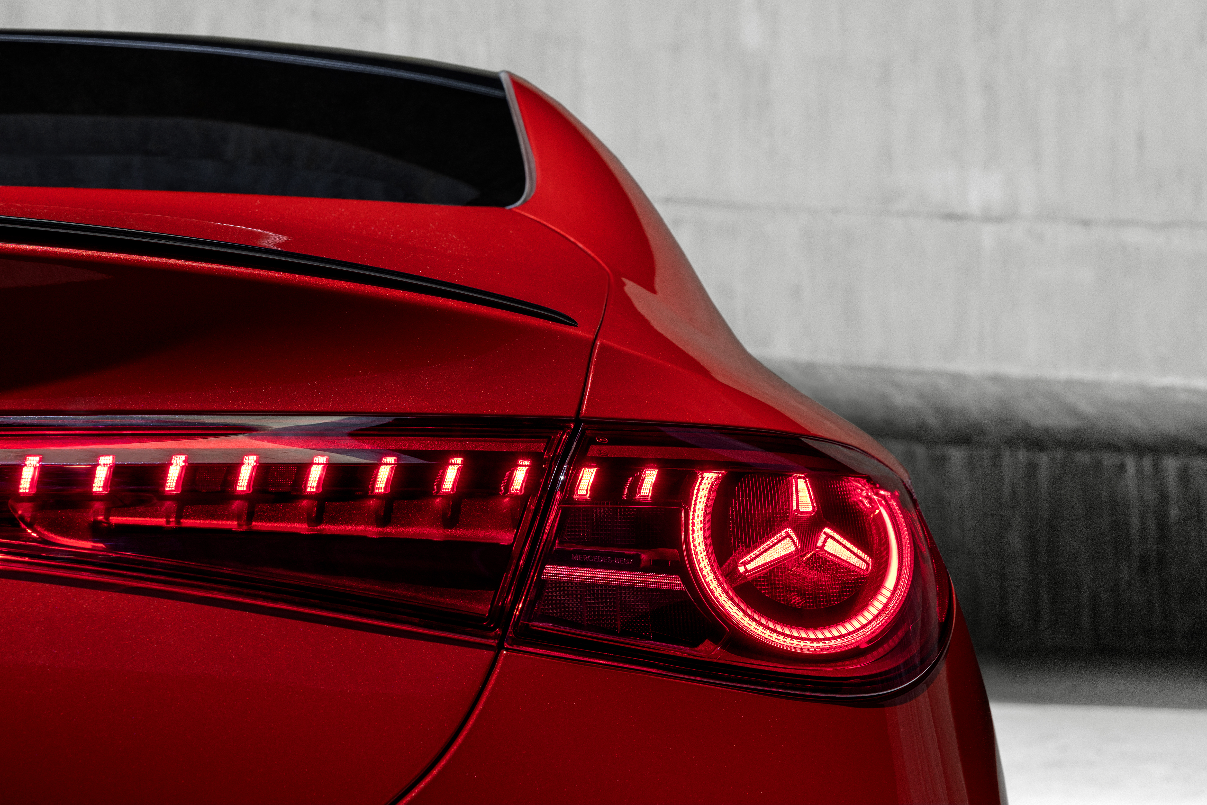 LED-koplampen van een nieuwe auto LED-koplampen van een nieuwe auto