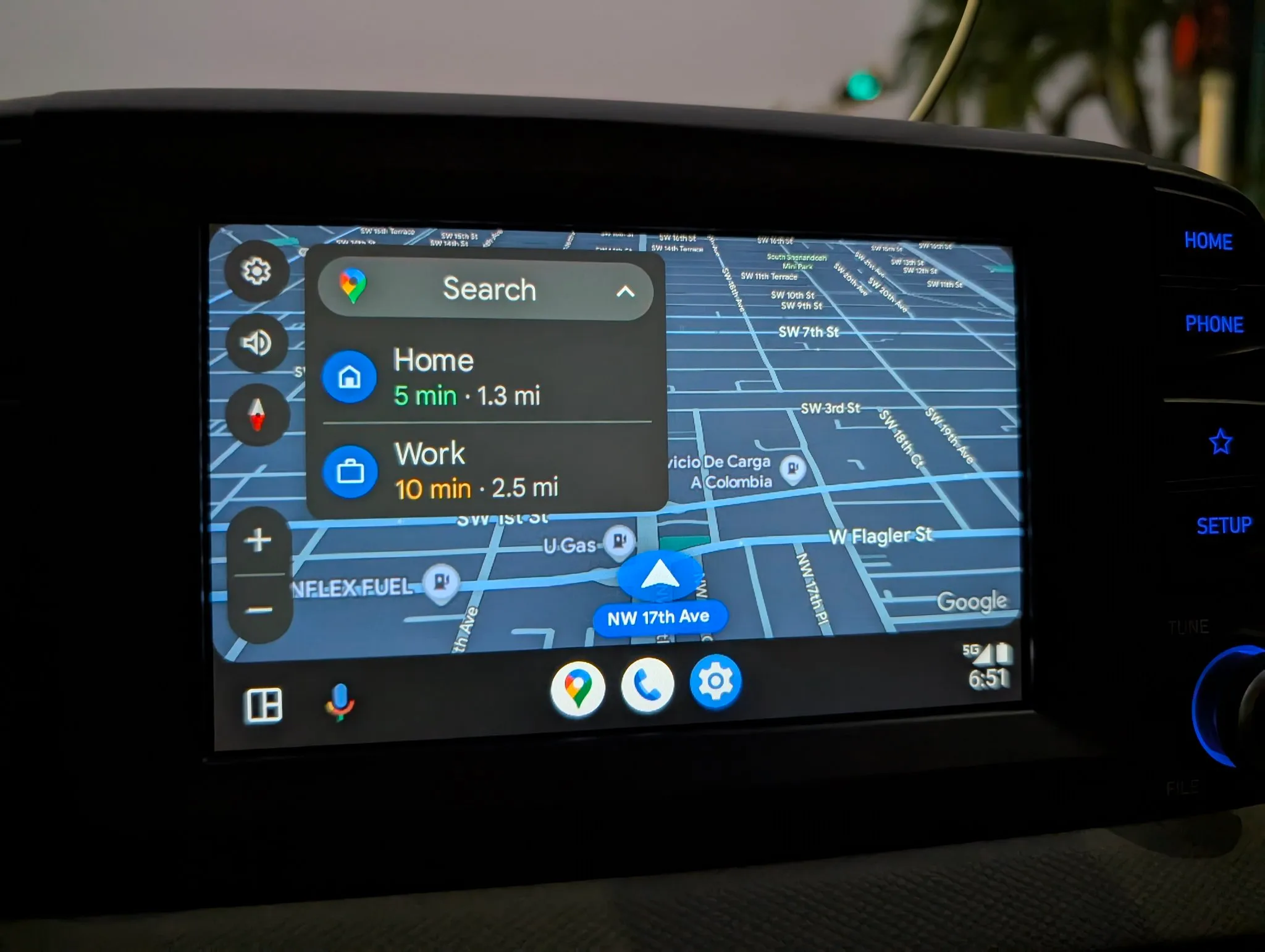 Google Maps naar het midden van het scherm verplaatsen Google Maps naar het midden van het scherm verplaatsen