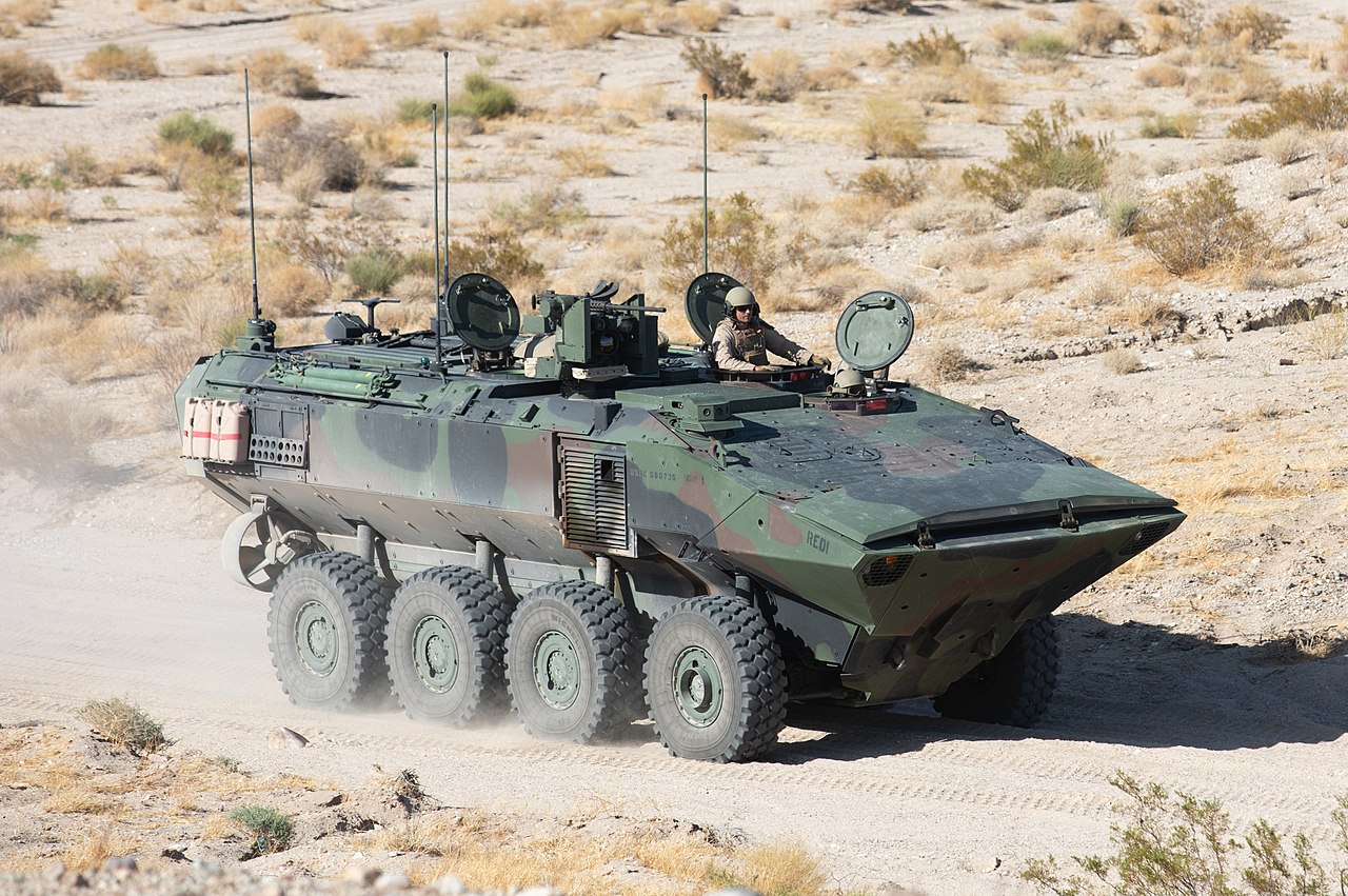 Een amfibisch gevechtsvoertuig in dienst van het 3e Amfibische Aanvalsbataljon van de Verenigde Staten Een amfibisch gevechtsvoertuig in dienst van het 3e Amfibische Aanvalsbataljon van de Verenigde Staten