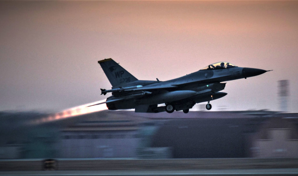 De F-16 Fighting Falcon is teruggekeerd naar de Kunsan basis na het voltooien van een vijf maanden durend, $22 miljoen kostend opknapproject. De F-16 Fighting Falcon is teruggekeerd naar de Kunsan basis na het voltooien van een vijf maanden durend, $22 miljoen kostend opknapproject.