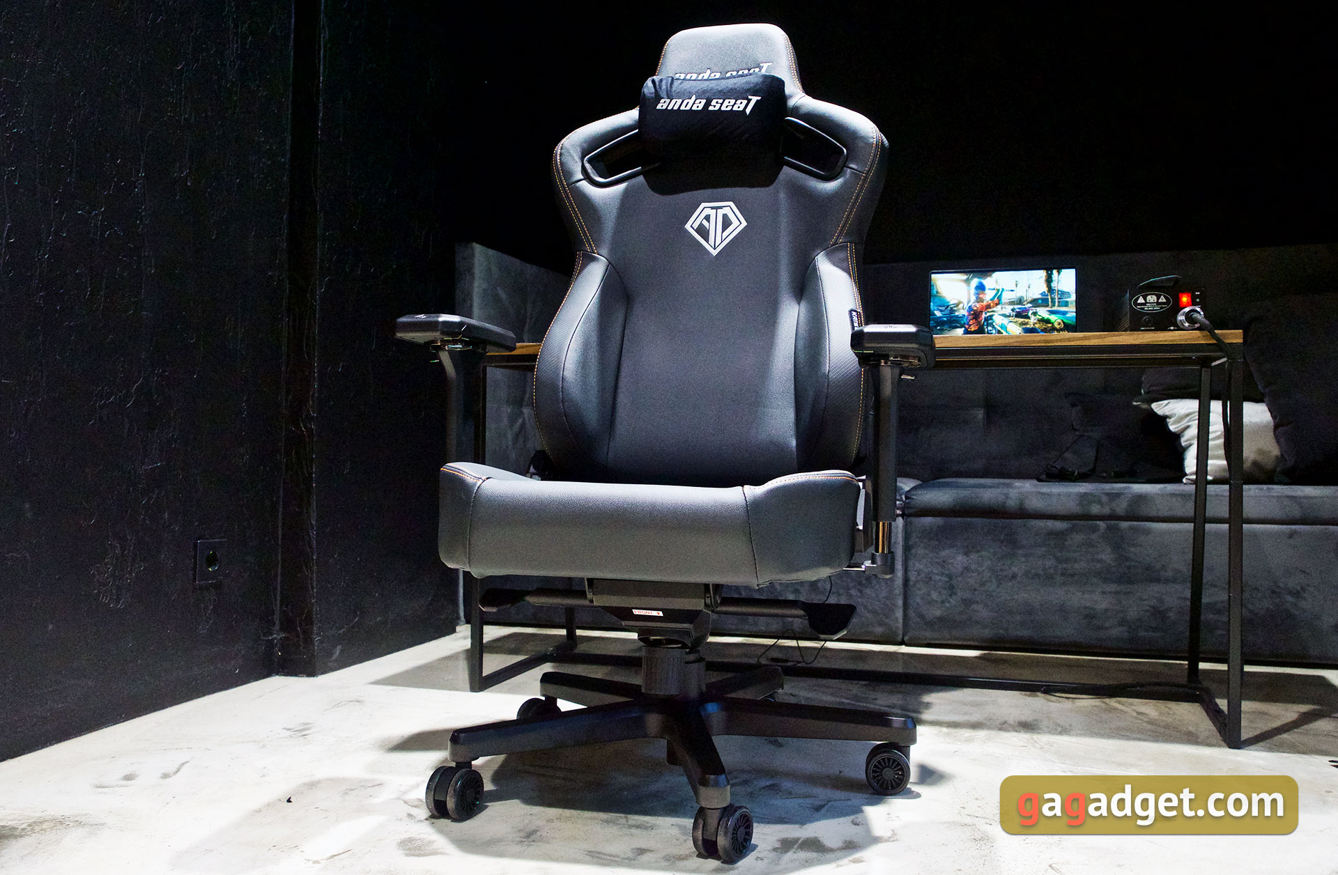 Spel troon: De Anda Seat Kaiser 3 XL-66 Spel troon: De Anda Seat Kaiser 3 XL-66