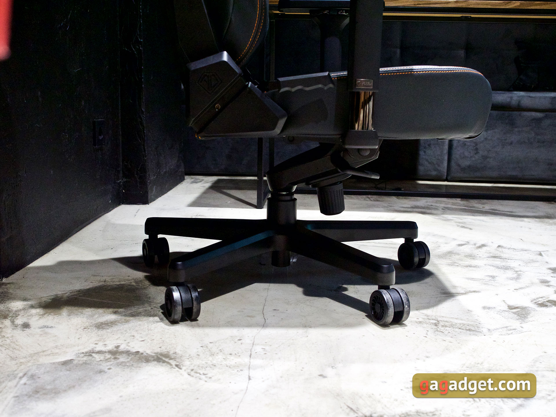 Spel troon: De Anda Seat Kaiser 3 XL-63 Spel troon: De Anda Seat Kaiser 3 XL-63
