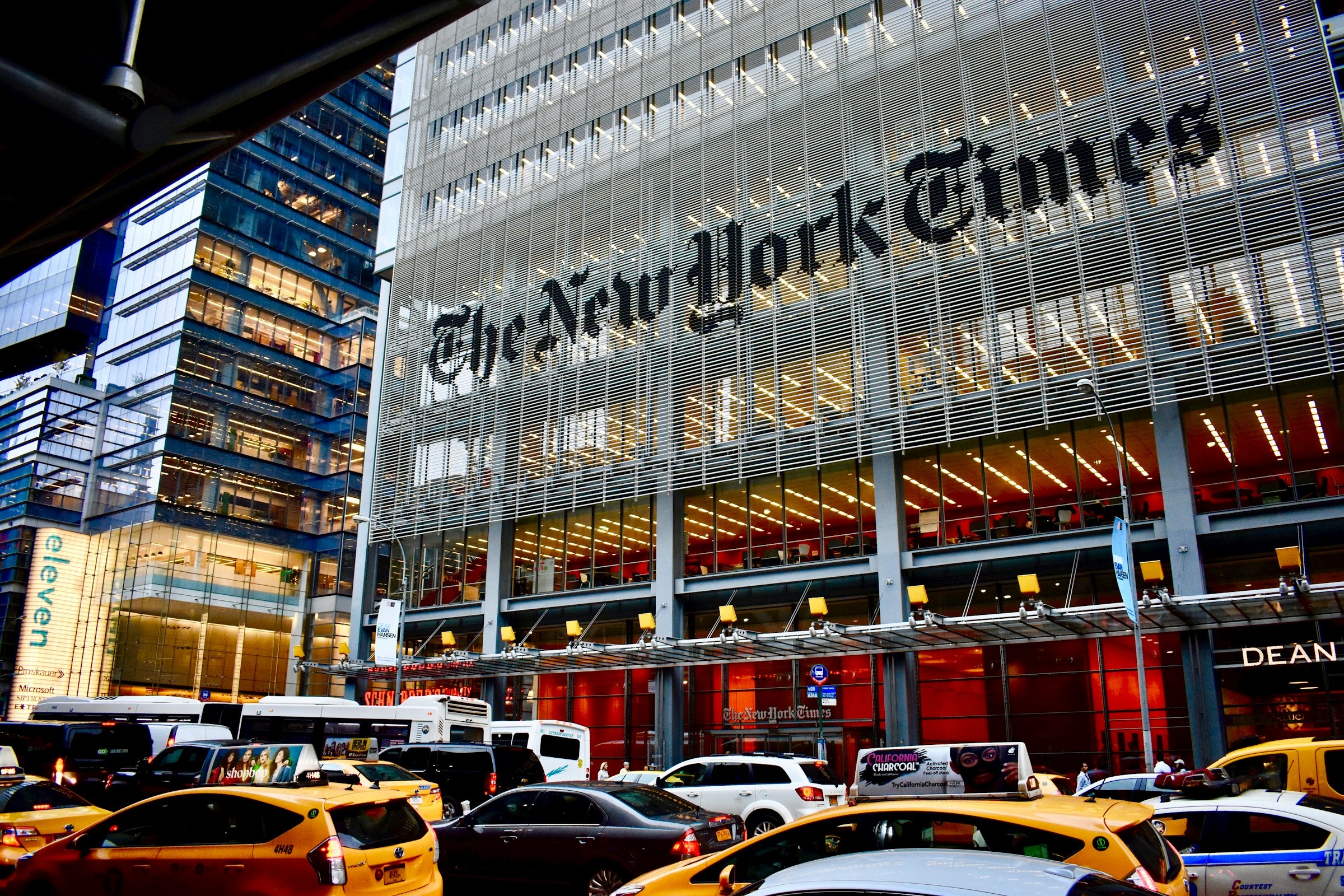 OpenAI beschuldigde de New York Times van het misleiden van ChatGPT om auteursrechtelijk beschermde artikelen te reproduceren. OpenAI beschuldigde de New York Times van het misleiden van ChatGPT om auteursrechtelijk beschermde artikelen te reproduceren.