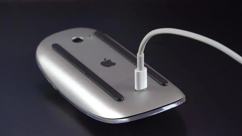 Oplaadproces voor het huidige Magic Mouse-model Oplaadproces voor het huidige Magic Mouse-model