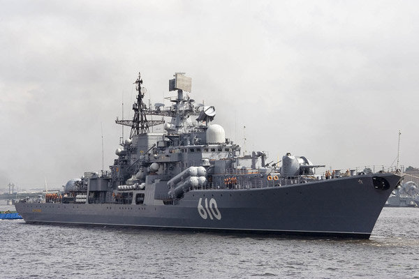 De Russische destroyer 'Nastoyavlenniy' van de Baltische vloot De Russische destroyer 'Nastoyavlenniy' van de Baltische vloot