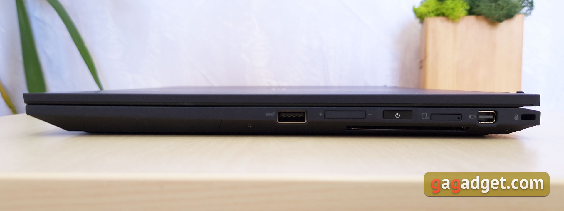 ASUS ExpertBook B7 Flip (B7402FEA) Overzicht: het vlaggenschip bedrijfsnotebook met een robuust chassis-9 ASUS ExpertBook B7 Flip (B7402FEA) Overzicht: het vlaggenschip bedrijfsnotebook met een robuust chassis-9