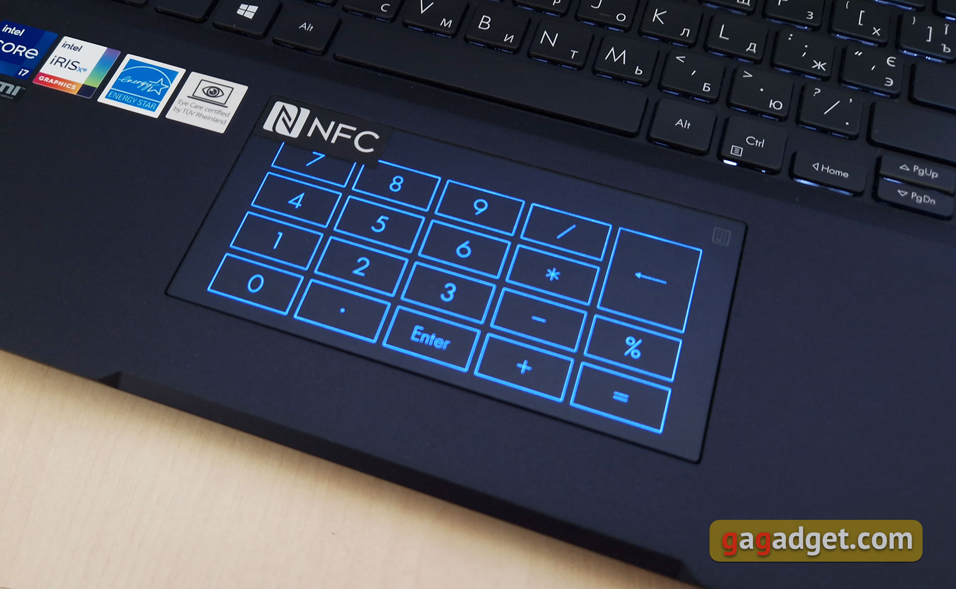 ASUS ExpertBook B7 Flip (B7402FEA) Overzicht: het vlaggenschip bedrijfsnotebook met een robuust chassis-34 ASUS ExpertBook B7 Flip (B7402FEA) Overzicht: het vlaggenschip bedrijfsnotebook met een robuust chassis-34