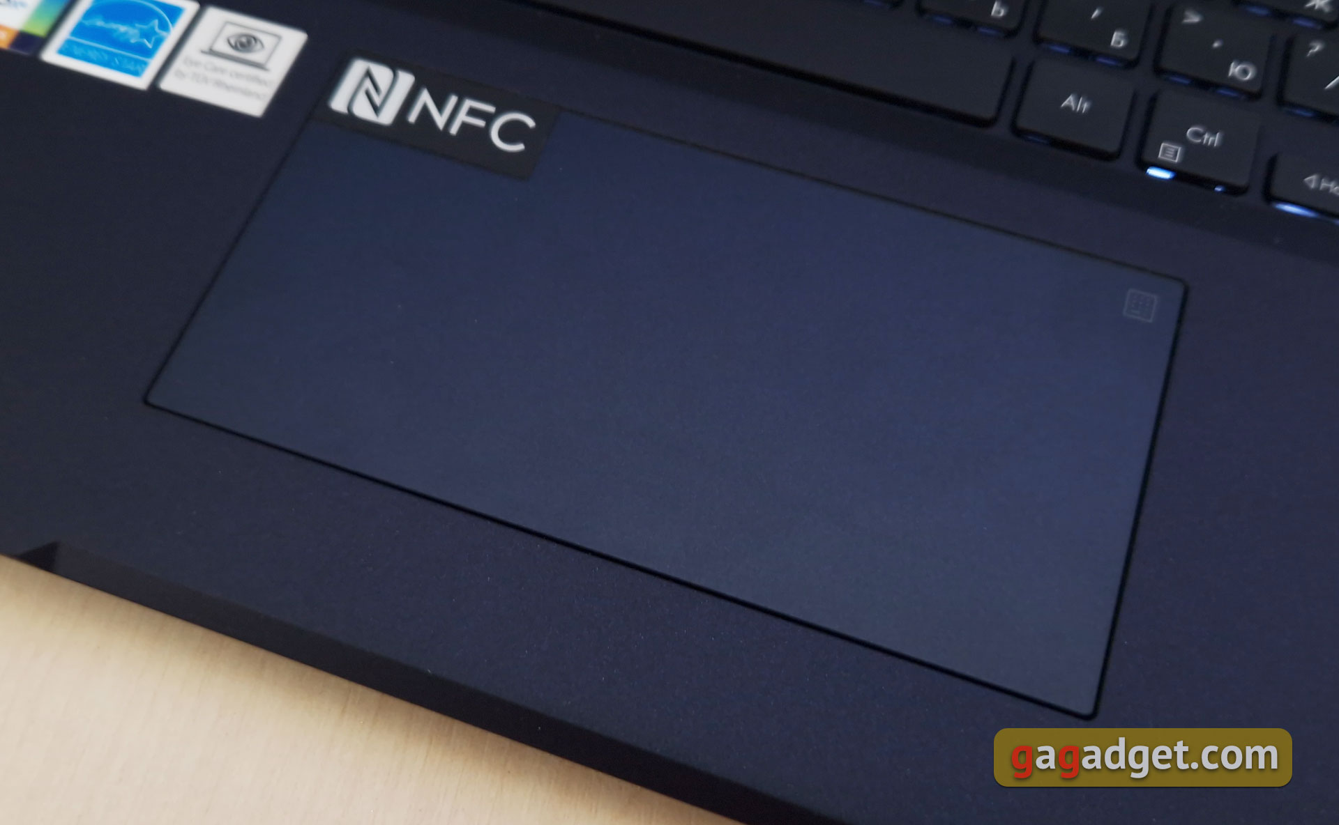 ASUS ExpertBook B7 Flip (B7402FEA) Overzicht: het vlaggenschip bedrijfsnotebook met een robuust chassis-35 ASUS ExpertBook B7 Flip (B7402FEA) Overzicht: het vlaggenschip bedrijfsnotebook met een robuust chassis-35