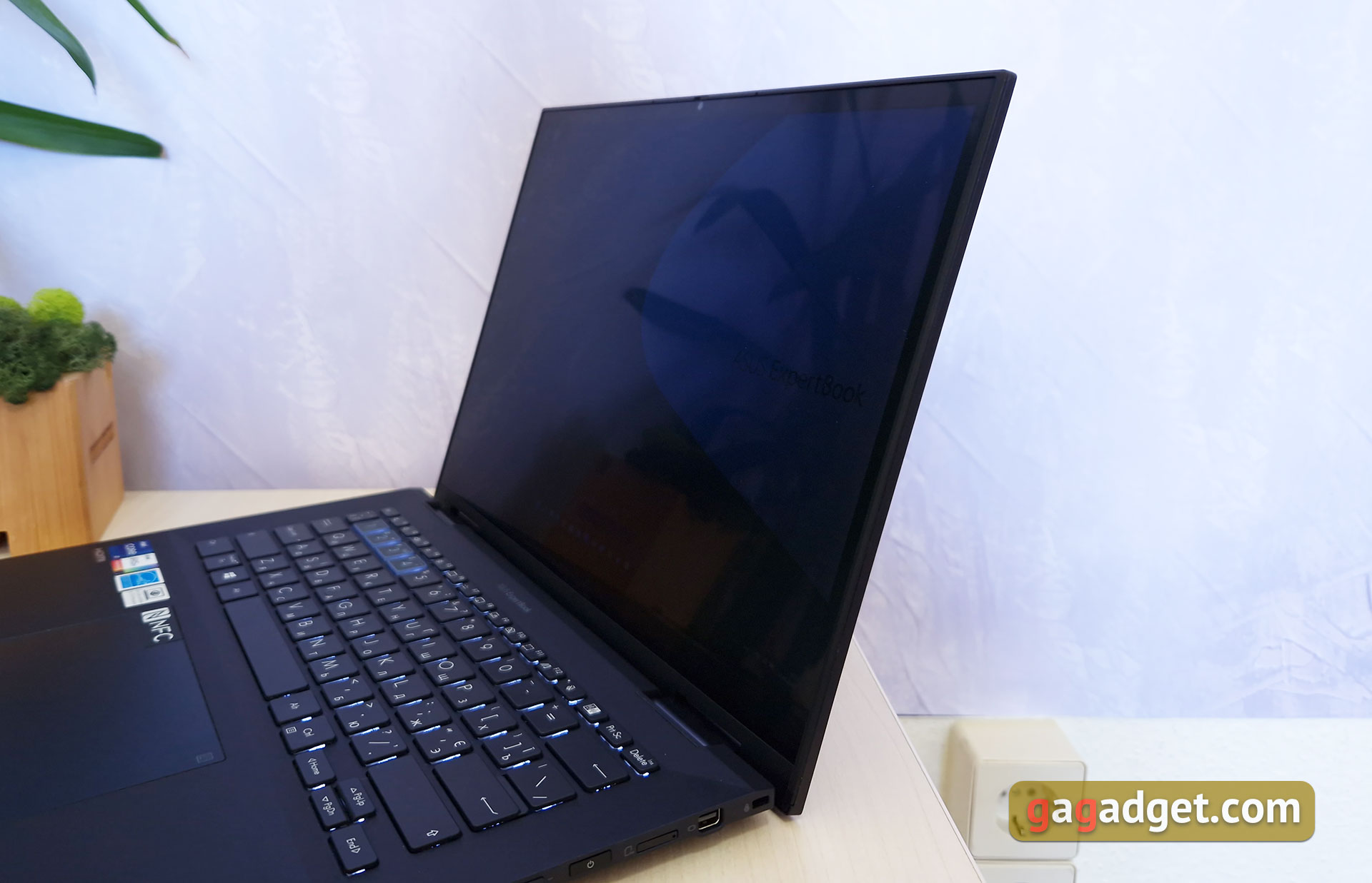 ASUS ExpertBook B7 Flip (B7402FEA) Overzicht: het vlaggenschip bedrijfsnotebook met een robuust chassis-39 ASUS ExpertBook B7 Flip (B7402FEA) Overzicht: het vlaggenschip bedrijfsnotebook met een robuust chassis-39