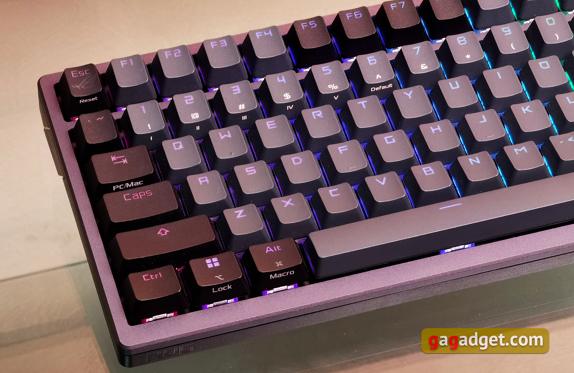 ASUS ROG Azoth review: een compromisloos mechanisch toetsenbord voor gamers dat je niet zou verwachten-16 ASUS ROG Azoth review: een compromisloos mechanisch toetsenbord voor gamers dat je niet zou verwachten-16