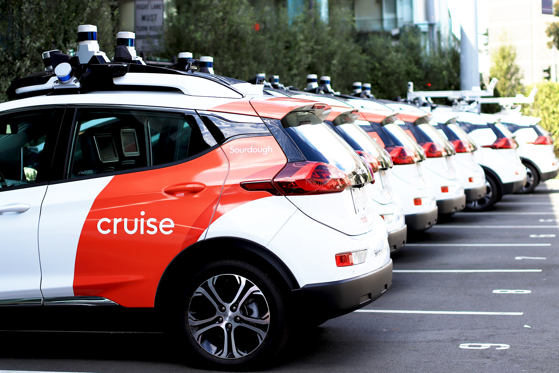 Cruise schrapt 900 werknemers en herziet plannen voor robotaxi's Cruise schrapt 900 werknemers en herziet plannen voor robotaxi's