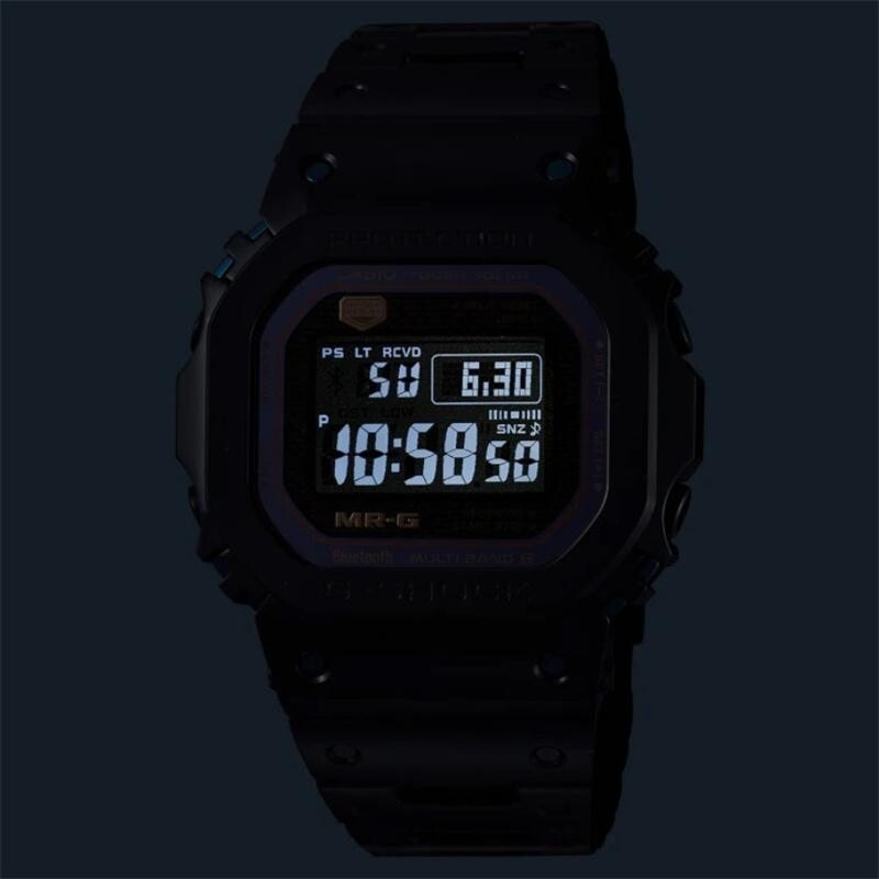 Casio MRG-B5000BA-1JR horloge met titanium kast Casio MRG-B5000BA-1JR horloge met titanium kast