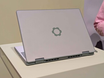 Raamwerk 12 laptop met een open behuizing Raamwerk 12 laptop met een open behuizing