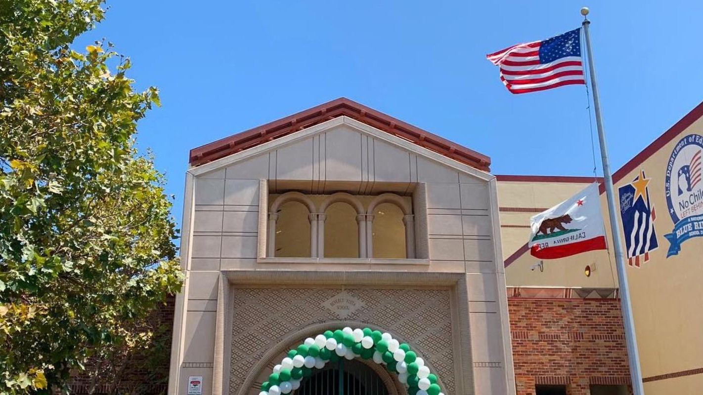 De politie van Beverly Hills onderzoekt de verspreiding van valse intieme foto's van schoolkinderen, gegenereerd door AI De politie van Beverly Hills onderzoekt de verspreiding van valse intieme foto's van schoolkinderen, gegenereerd door AI