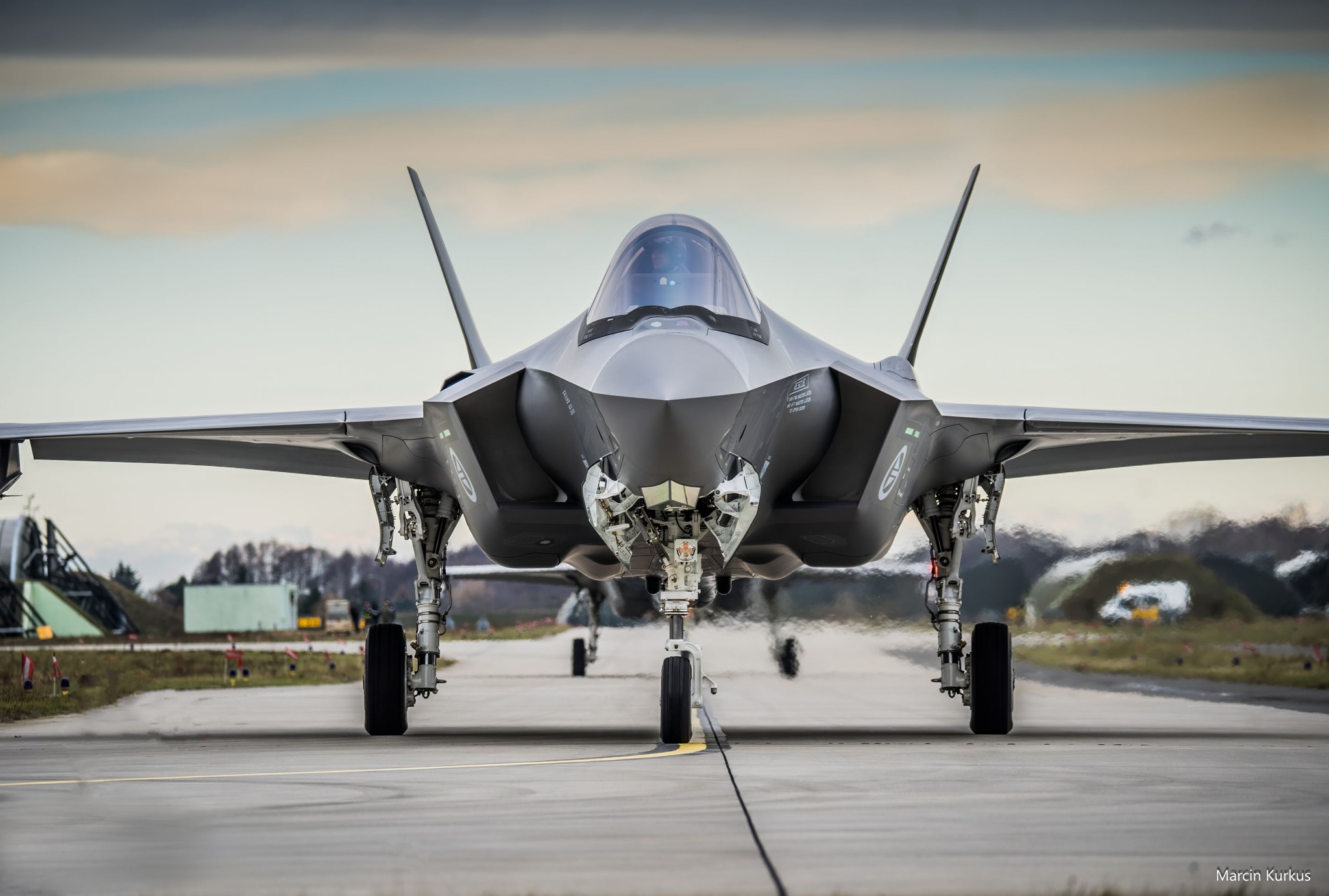 Noorse F-35A gevechtsvliegtuigen in Pools luchtruim Noorse F-35A gevechtsvliegtuigen in Pools luchtruim