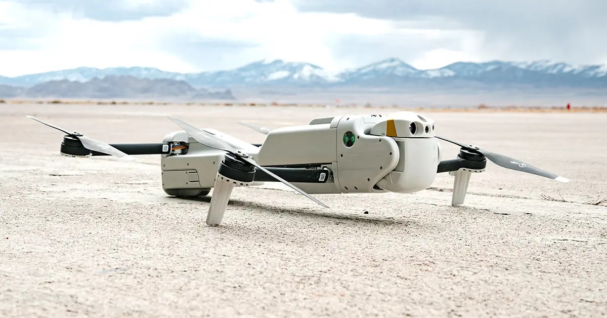 Teledyne FLIR Defence heeft de Rogue 1 onthuld, een high-tech gevechtsdrone uitgerust met een innovatief ontploffingsvermijdingssysteem. Teledyne FLIR Defence heeft de Rogue 1 onthuld, een high-tech gevechtsdrone uitgerust met een innovatief ontploffingsvermijdingssysteem.